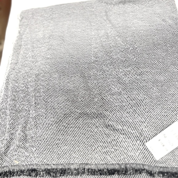 New INC International Concepts Two-Tone Shine Scarf Wrap, Black/White On… - Picture 6 of 6